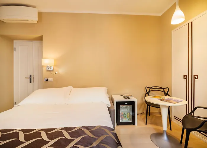 Scalinata Di Spagna Hotel 3*